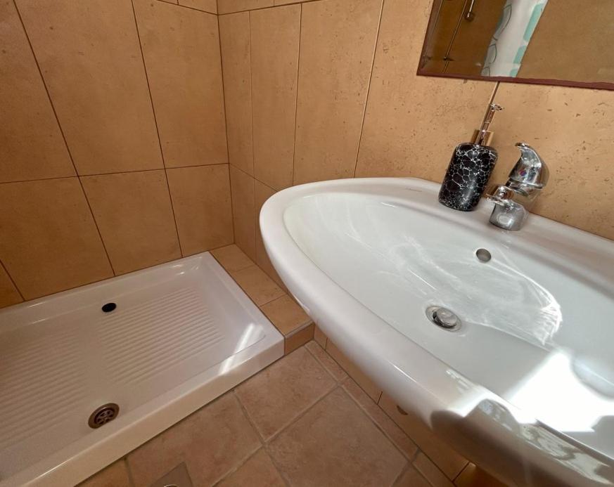 Sos Apartments Радовлица Екстериор снимка
