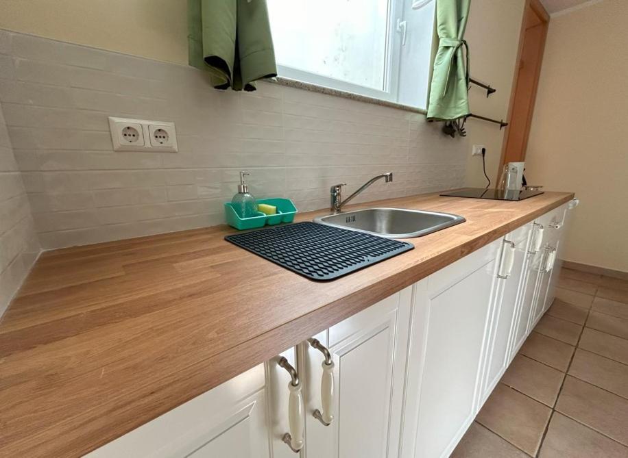 Sos Apartments Радовлица Екстериор снимка