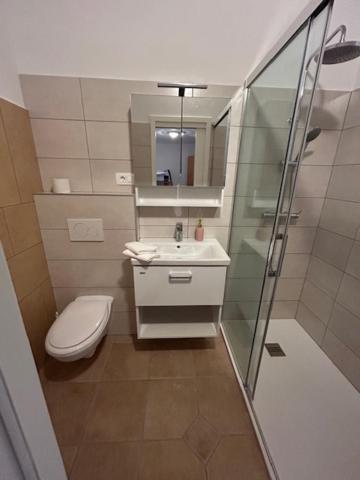 Sos Apartments Радовлица Екстериор снимка